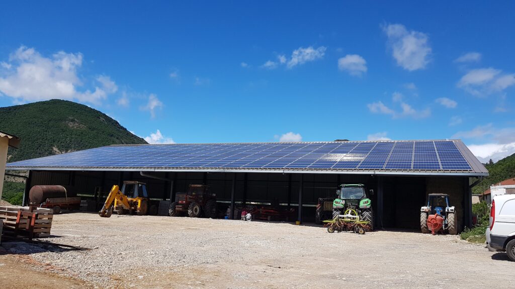 découvrez les normes essentielles pour la construction et l'exploitation des hangars photovoltaïques. assurez la conformité, l'efficacité énergétique et la durabilité de vos installations tout en maximisant votre production d'énergie renouvelable.