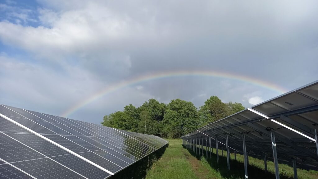découvrez les normes essentielles pour la construction de hangars photovoltaïques, garantissant sécurité, efficacité et conformité aux réglementations. optimisez vos projets d'énergie renouvelable avec des recommandations claires et adaptées.