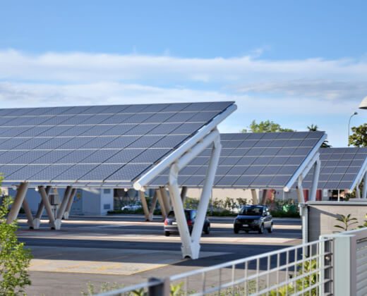 découvrez l'importance de l'orientation de votre toit pour optimiser l'installation d'un hangar photovoltaïque. apprenez comment l'angle, l'exposition au soleil et la géométrie peuvent maximiser la production d'énergie solaire.