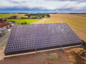 découvrez comment les panneaux photovoltaïques peuvent transformer l'agriculture en offrant une source d'énergie renouvelable et durable. optimisez vos exploitations agricoles tout en réduisant vos coûts d'électricité grâce à l'installation de solutions solaires adaptées aux besoins des agriculteurs.