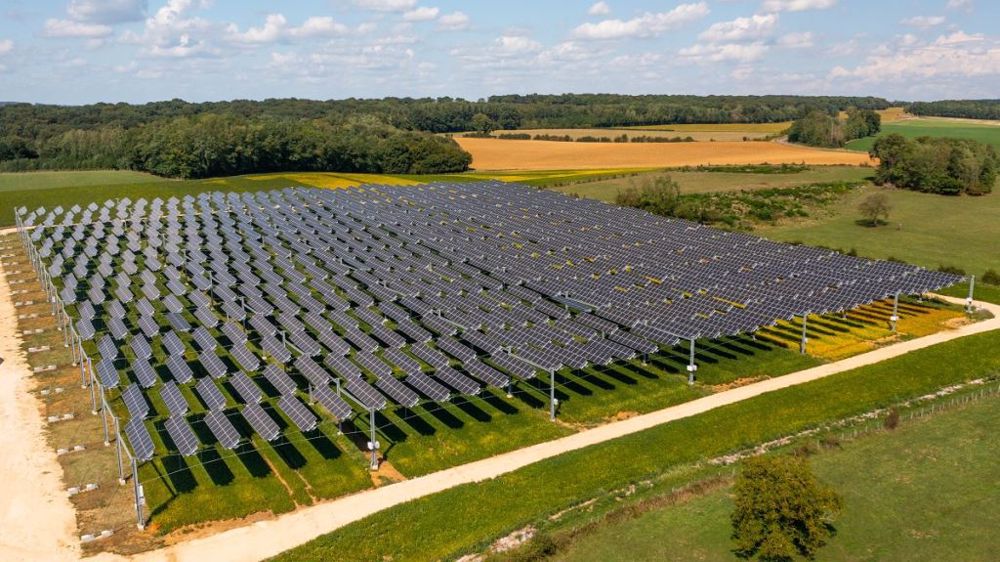 découvrez comment les panneaux solaires agricoles peuvent transformer votre exploitation en source d'énergie durable et rentable. maximisez votre rendement tout en contribuant à la protection de l'environnement.
