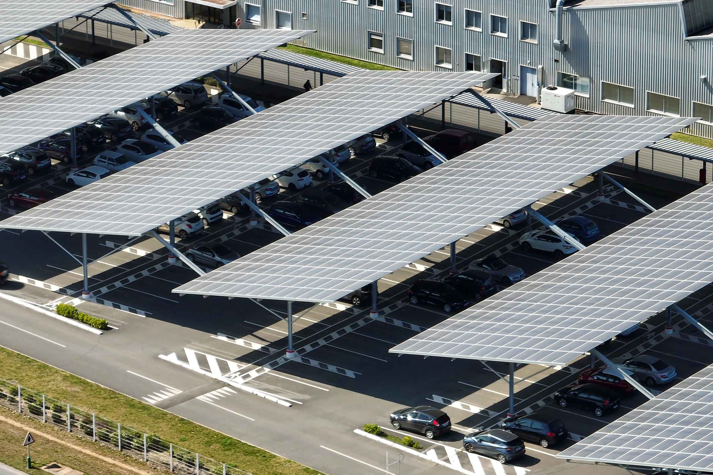 découvrez nos solutions de partenariats pour la construction de hangars photovoltaïques, alliant innovation et durabilité. optimisez votre espace tout en contribuant à la transition énergétique avec des installations adaptées à vos besoins.