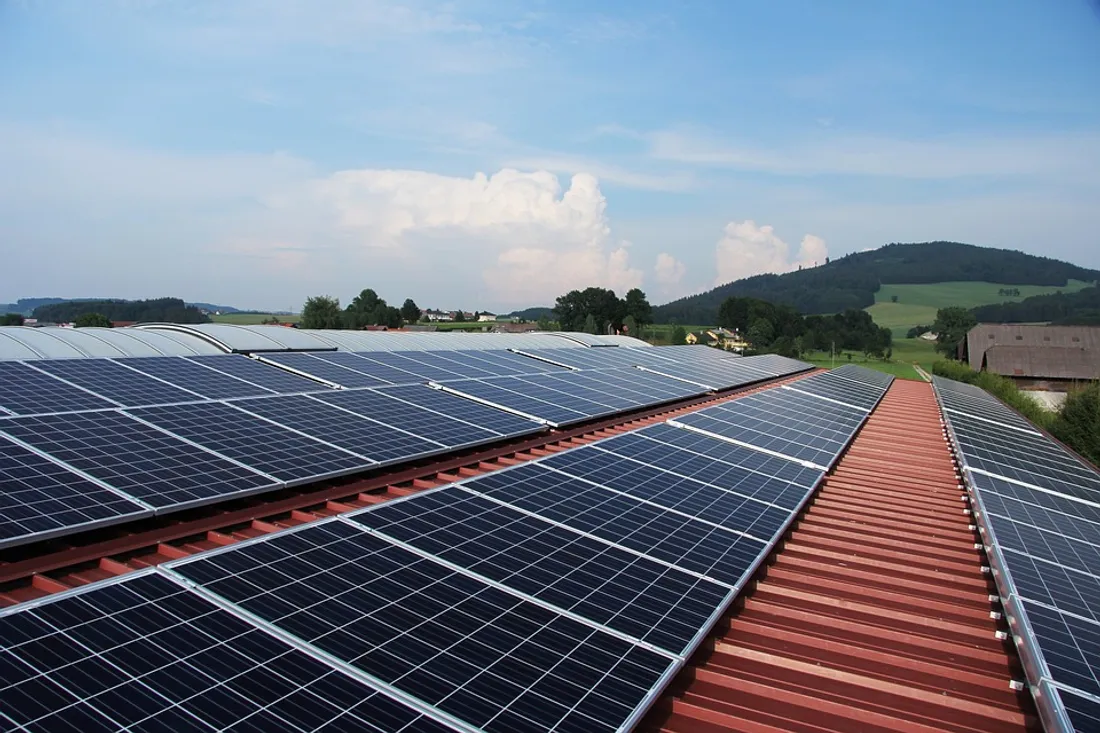 découvrez comment le photovoltaïque agricole transforme les exploitations en sources d'énergie renouvelable. optimisez vos surfaces avec des panneaux solaires pour une production d'énergie durable et augmentez vos revenus tout en respectant l'environnement. apprenez-en plus sur les avantages et les innovations du solaire au service de l'agriculture.