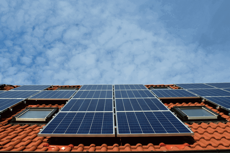 découvrez notre simulateur photovoltaïque, un outil intuitif qui vous permet d'évaluer le potentiel solaire de votre habitation. calculez facilement la production d'énergie, le retour sur investissement et les économies réalisées grâce à l'installation de panneaux solaires. optimisez votre projet énergétique dès aujourd'hui !