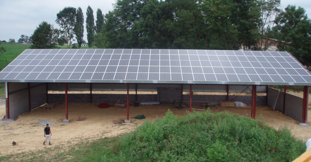 découvrez nos solutions innovantes de stockage d'énergie dans des hangars, optimisant l'espace et améliorant l'efficacité énergétique pour tous vos projets industriels et commerciaux.