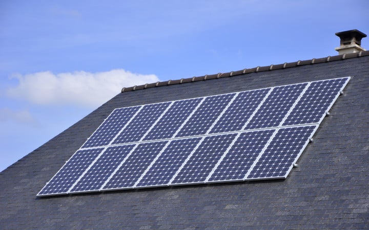 découvrez les avantages de la toiture photovoltaïque : une solution écologique et économique pour produire votre propre énergie solaire, réduire vos factures d'électricité et contribuer à la protection de l'environnement.