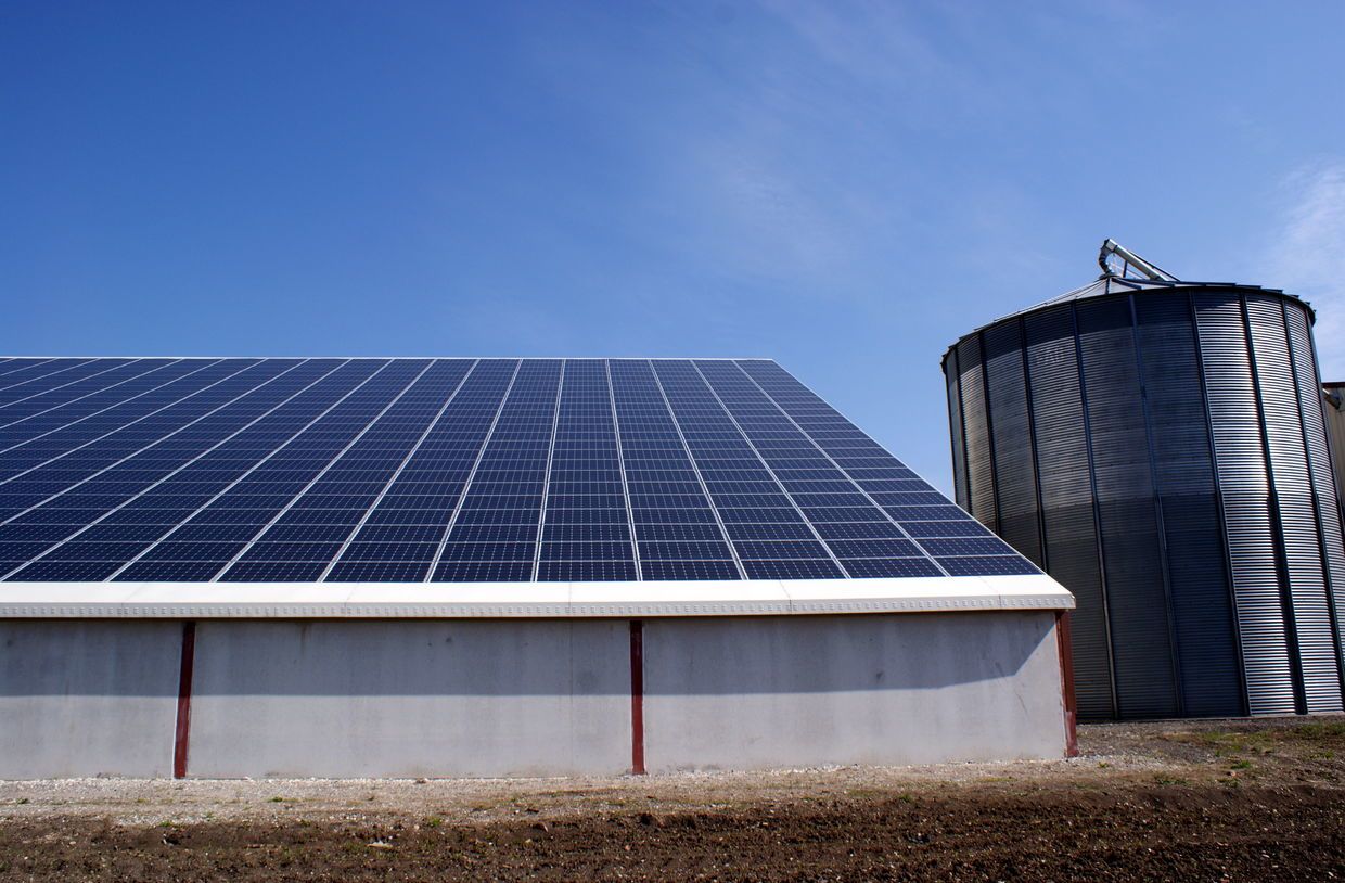 découvrez les options de financements pour la construction de hangars photovoltaïques, une solution durable et rentable pour produire de l'énergie solaire tout en optimisant vos espaces. obtenez des conseils sur les subventions disponibles, les prêts et les aides financières pour maximiser votre projet d'énergie renouvelable.