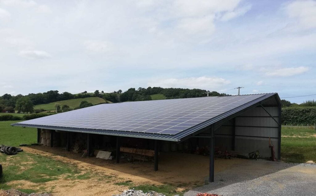 découvrez comment les hangars agricoles photovoltaïques optimisent votre production tout en réduisant vos coûts énergétiques. profitez d'une solution durable et innovante pour valoriser vos terres agricoles grâce à l'énergie solaire.
