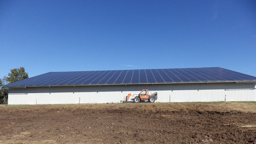 découvrez comment les hangars agricoles photovoltaïques combinent espace de stockage et production d'énergie renouvelable. optimisez votre exploitation tout en contribuant à la transition énergétique grâce à des solutions durables et rentables.
