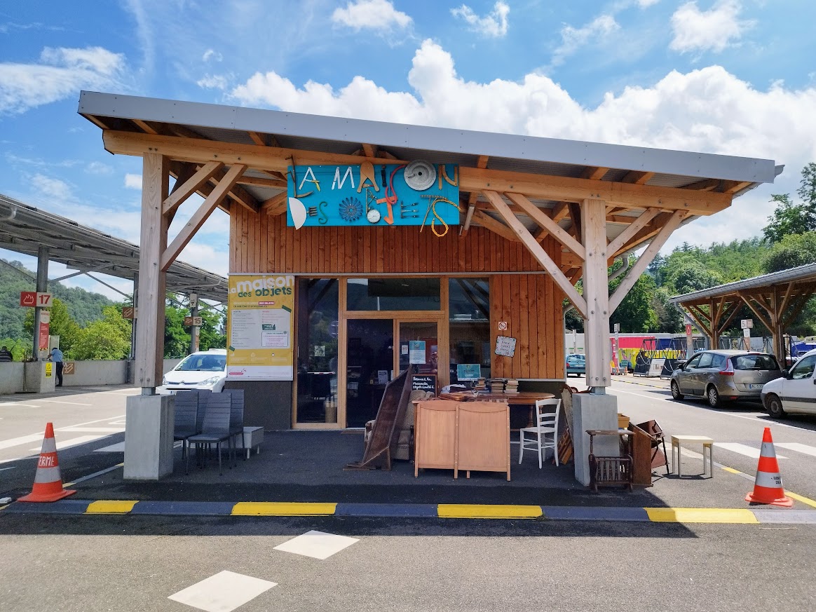 découvrez le troc écologique, une pratique durable et solidaire qui permet d'échanger des biens et services sans dépenser d'argent. adoptez une consommation responsable et contribuez à réduire votre impact environnemental tout en rencontrant de nouvelles personnes.