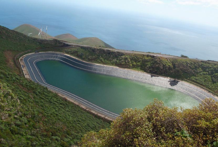 découvrez l'autosuffisance énergétique, une solution durable qui permet de produire votre propre énergie grâce aux énergies renouvelables. apprenez comment réduire votre dépendance aux réseaux électriques et contribuer à un avenir plus écologique.