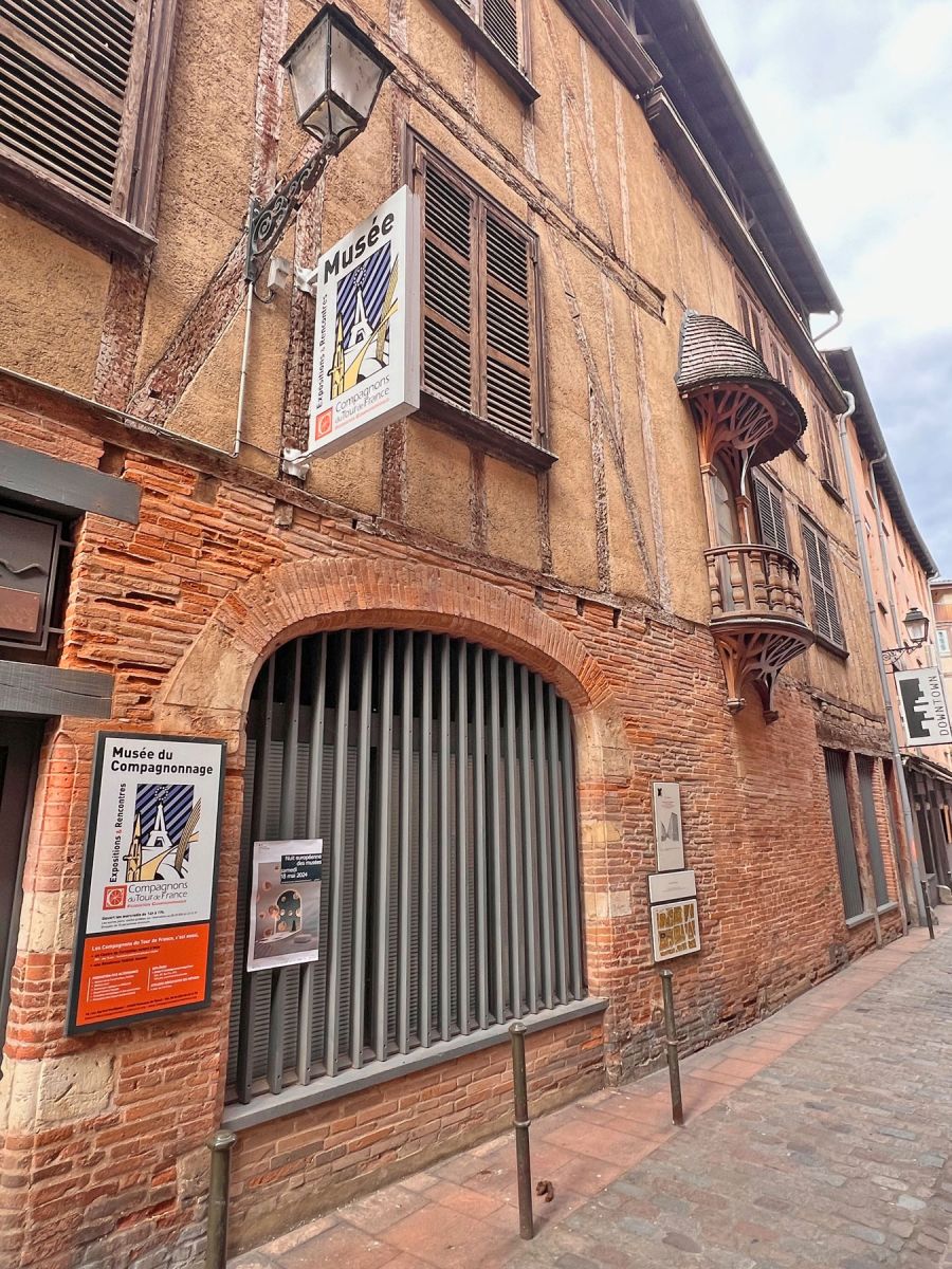 découvrez le compagnonnage durable, une approche innovante et responsable alliant savoir-faire traditionnel et respect de l'environnement. explorez comment cette pratique favorise le partage de connaissances et la préservation des ressources pour un avenir meilleur.