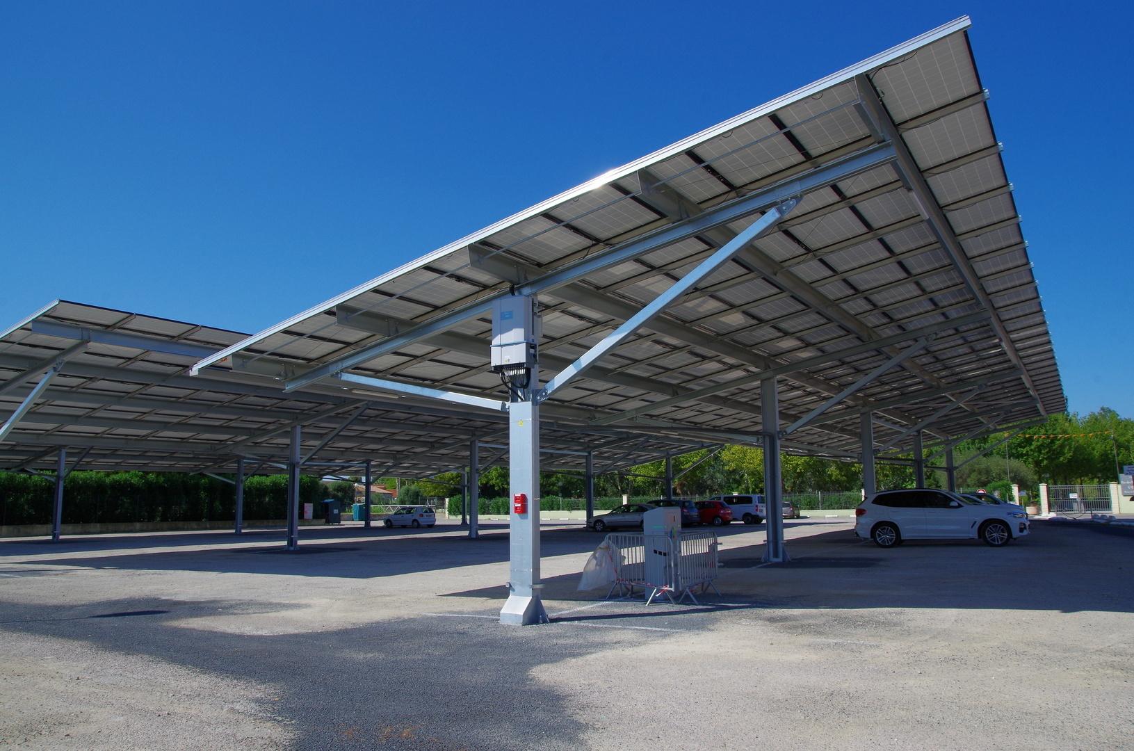 découvrez les avantages des ombrières photovoltaïques : une solution innovante pour produire de l'énergie solaire tout en offrant de l'ombre et une protection pour vos véhicules. idéales pour les parkings, ces structures éco-responsables contribuent à la transition énergétique et à la réduction de votre empreinte carbone.