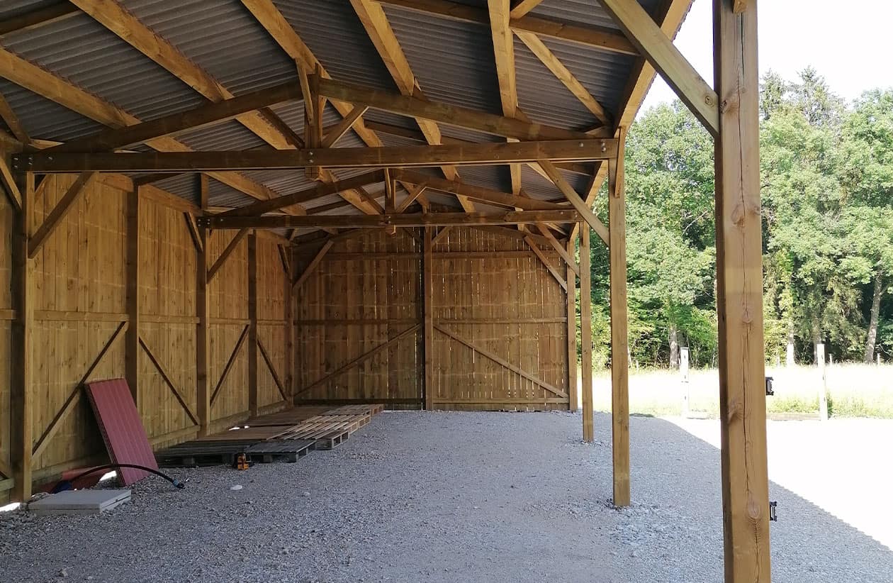 découvrez les meilleures solutions de toiture agricole pour protéger vos cultures et améliorer la durabilité de vos bâtiments agricoles. informez-vous sur les matériaux, les techniques et les avantages d'une toiture adaptée aux besoins de votre exploitation.