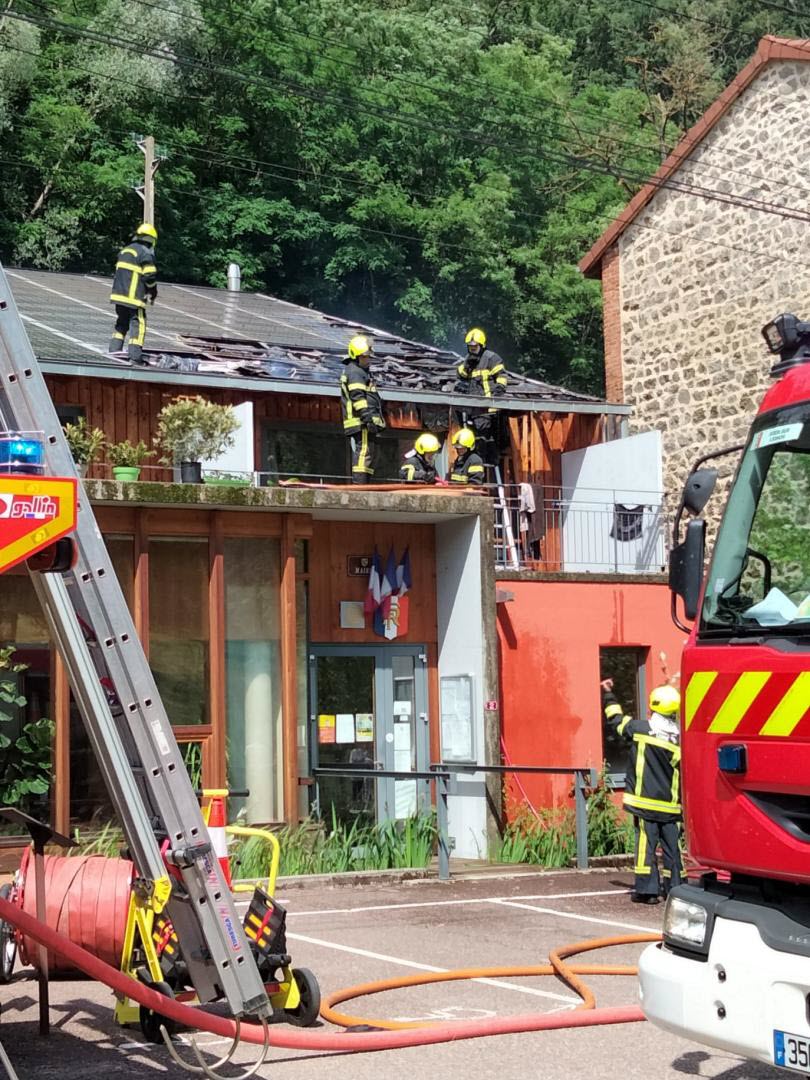découvrez les risques d'incendie agricole liés à l'installation de panneaux solaires et les mesures de prévention essentielles pour protéger vos cultures et équipements.